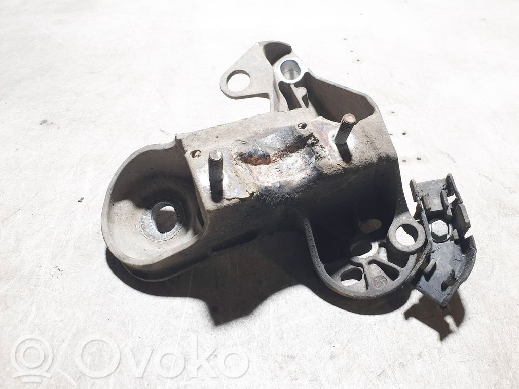 Engine mounting bracket   8E0199352D