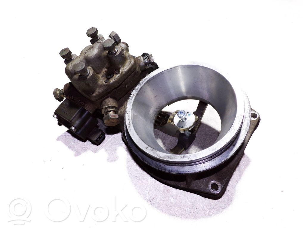 Audi 80 90 B3 Fuel distributor 