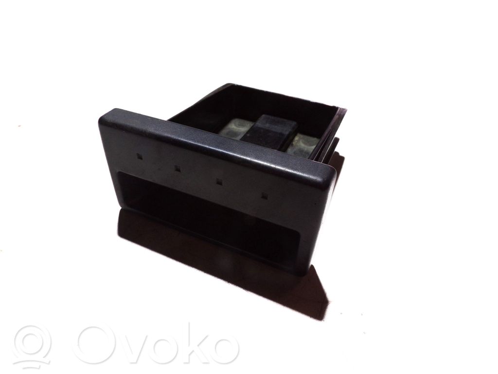 Aschenbecher   7D0857331A,7D0857331B