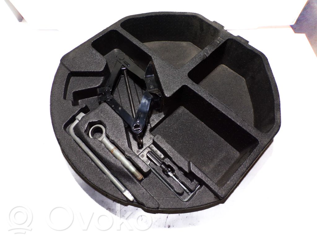 Subaru Legacy Tool set 