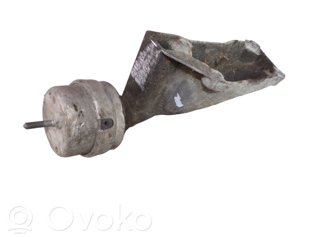 Engine mounting bracket   8D0199307P,8D0199379A