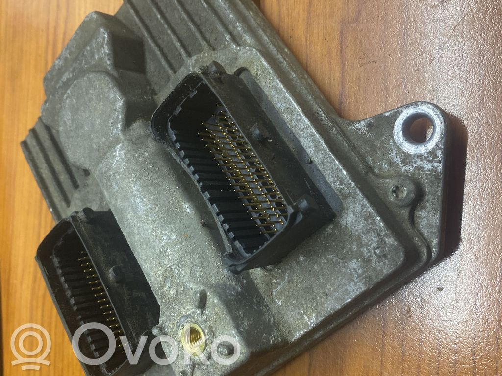 Opel Zafira B Engine control unit/module 