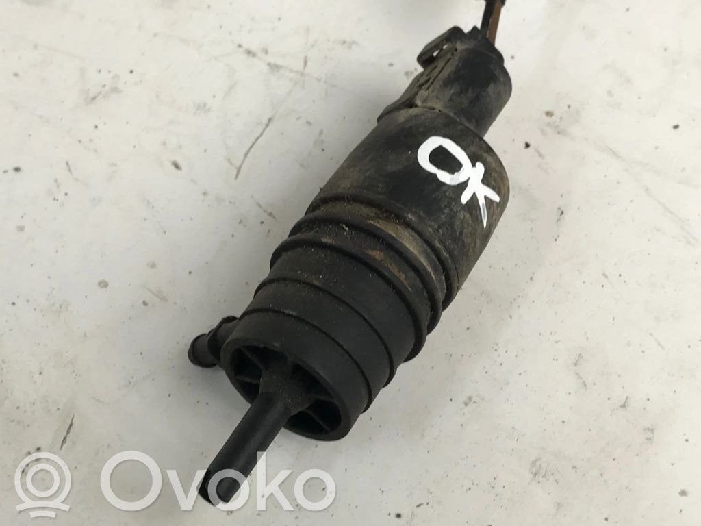 BMW 5 E39 Žibintų apiplovimo skysčio siurbliukas 