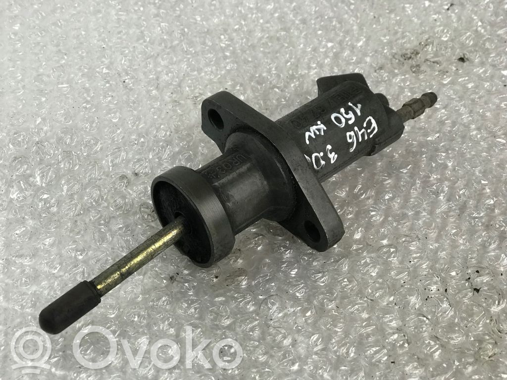 BMW 3 E46 Clutch slave cylinder 