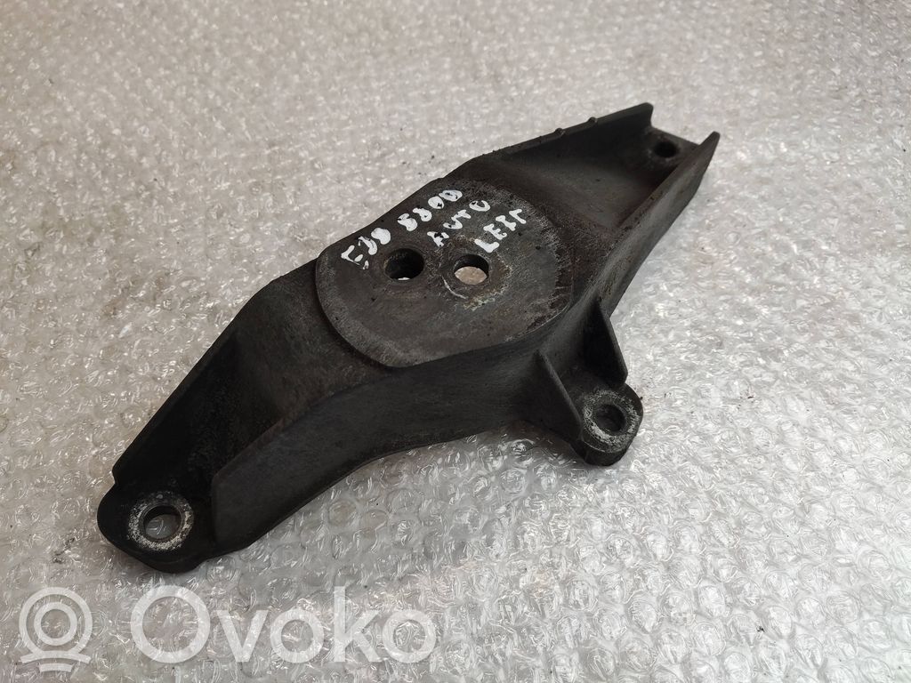 BMW 5 E39 Engine mounting bracket 
