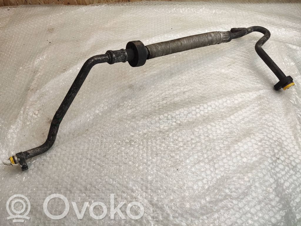 BMW 5 E39 Ilmastointilaitteen putki (A/C) 