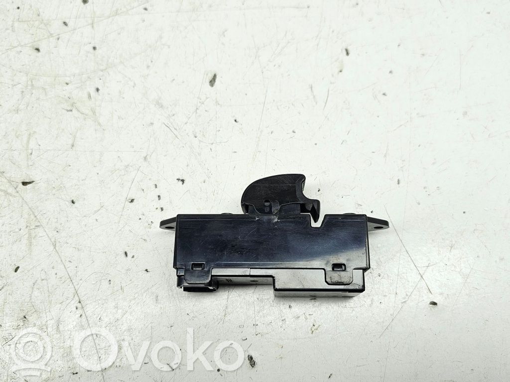 Electric window control switch   8608A184