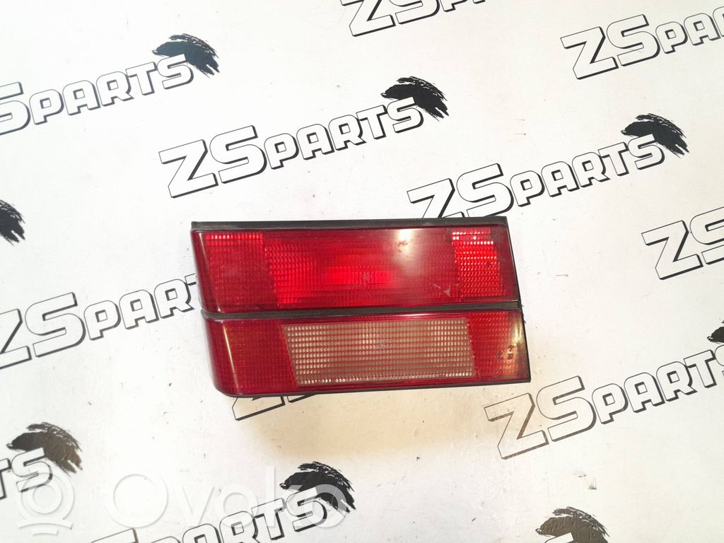 BMW 5 E34 Aizmugurējais lukturis pārsegā 