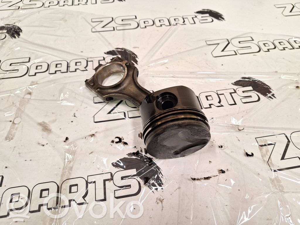 Piston avec bielle