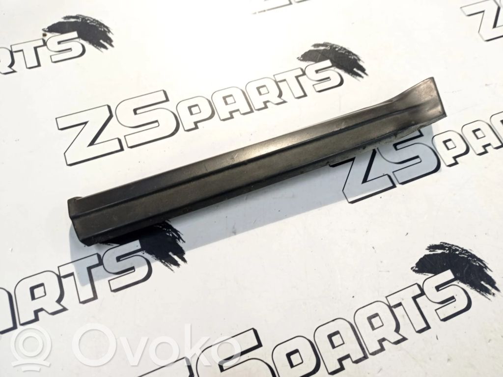 Moldingas ant galinio sparno   1908682