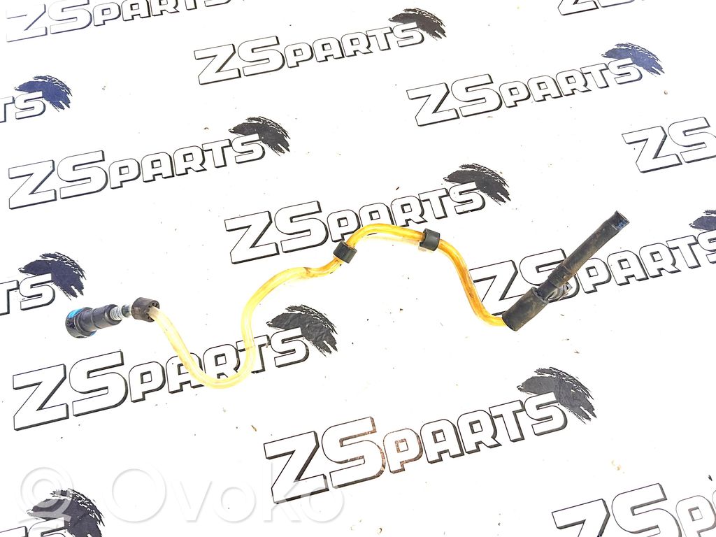BMW 3 E90 E91 Degvielas caurulīte (-es) 