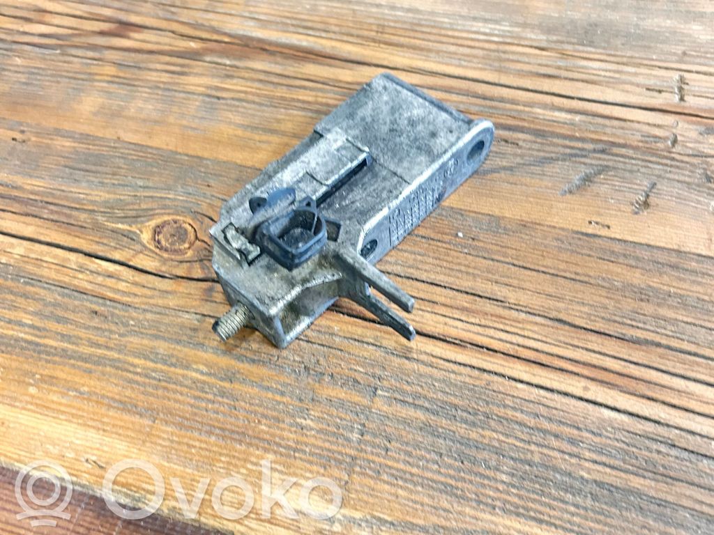 BMW 5 E39 Fuel pump bracket 