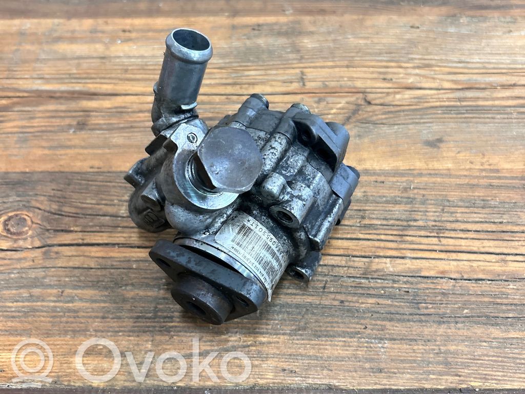 BMW 5 E60 E61 Vairo stiprintuvo siurblio tvirtinimo kronšteinas 