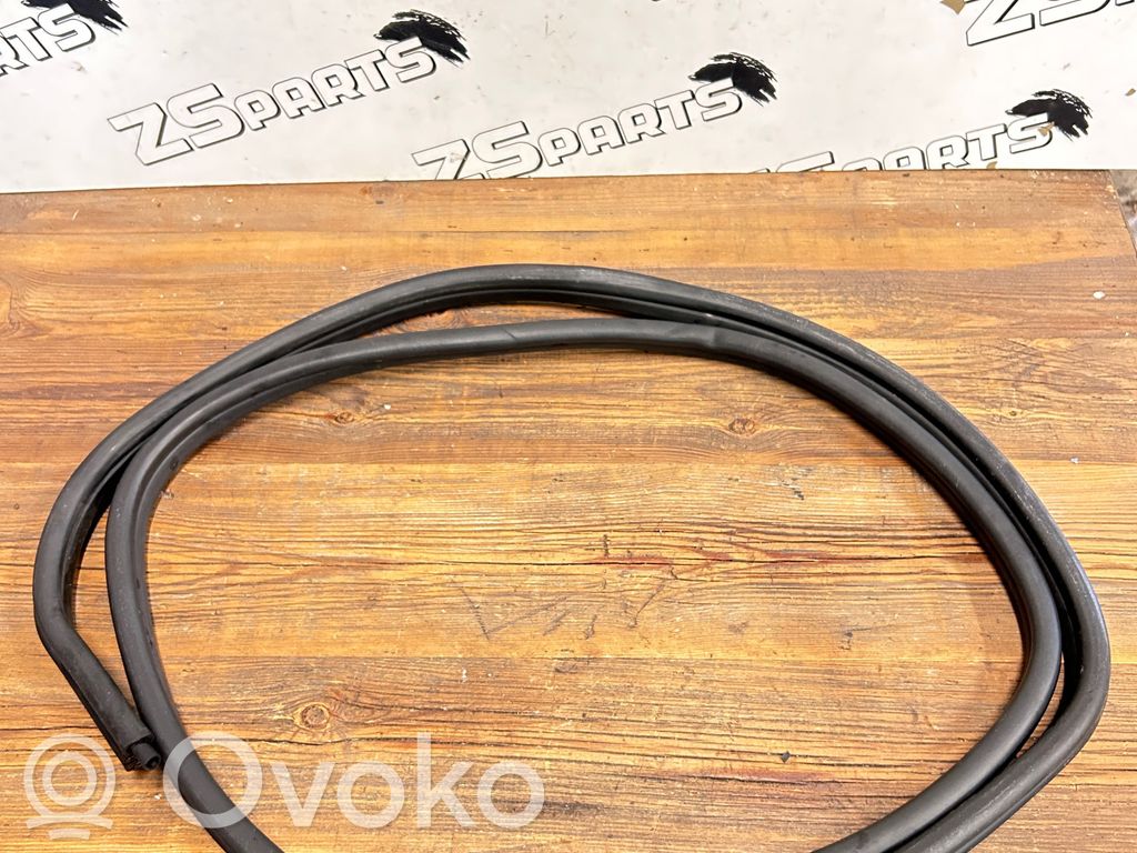 BMW 3 E90 E91 Galinė sandarinimo guma (ant kėbulo) 