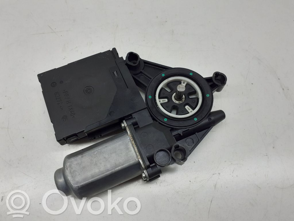 Volkswagen Touran I Silnik regulatora szyby drzwi przednich 