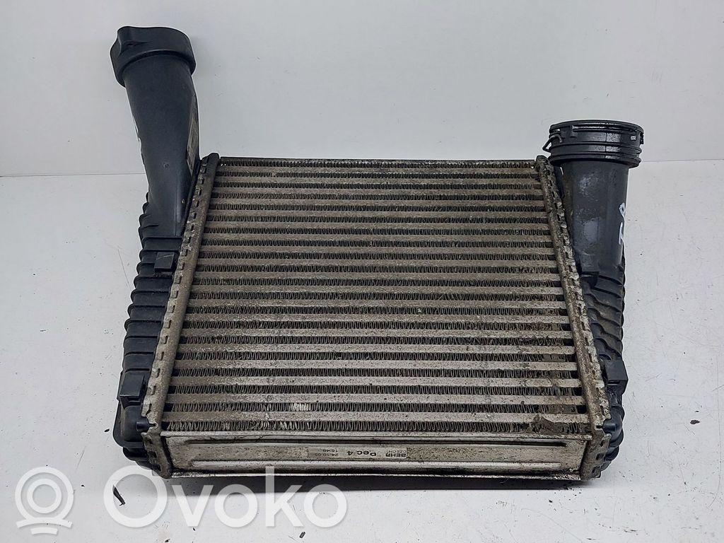 Volkswagen Touareg I Chłodnica powietrza doładowującego / Intercooler 