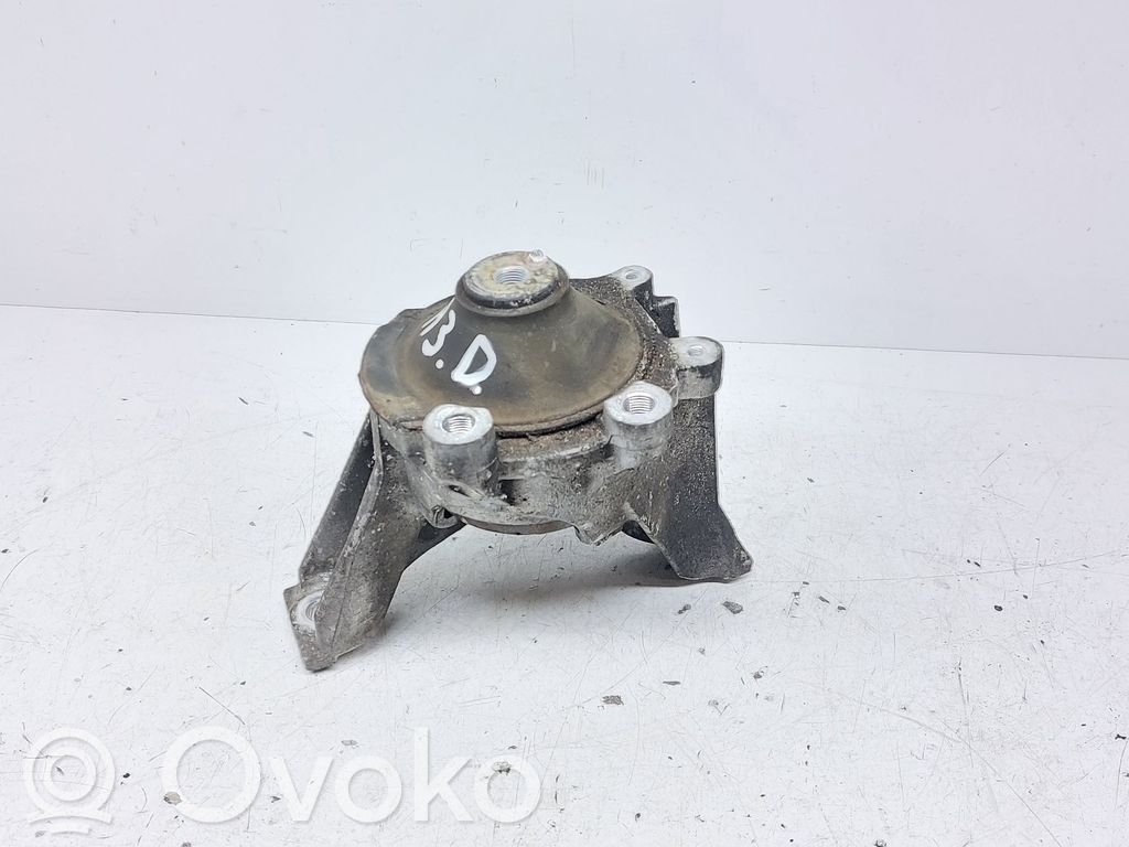Honda CR-V Engine mount bracket 