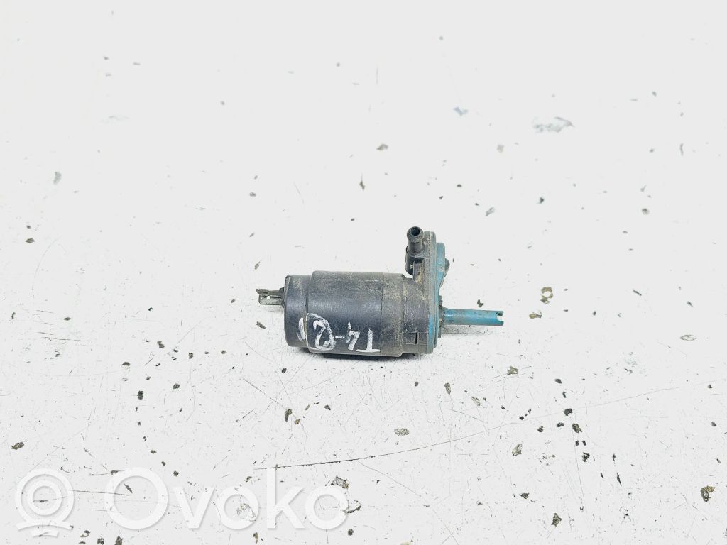 Volkswagen Multivan T4 Pompa spryskiwacza szyby przedniej / czołowej 