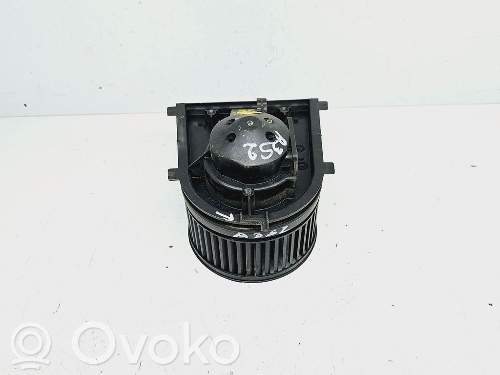 Audi A3 S3 8L Heizungslüfter 