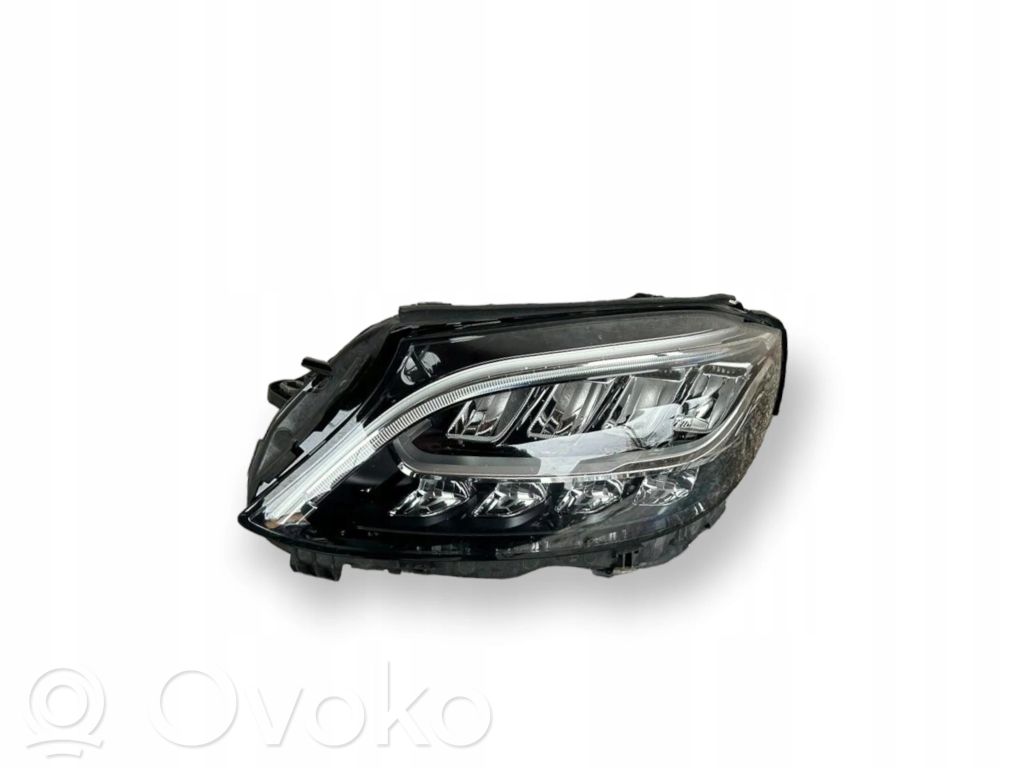 Mercedes-Benz C W205 Lampa przednia 
