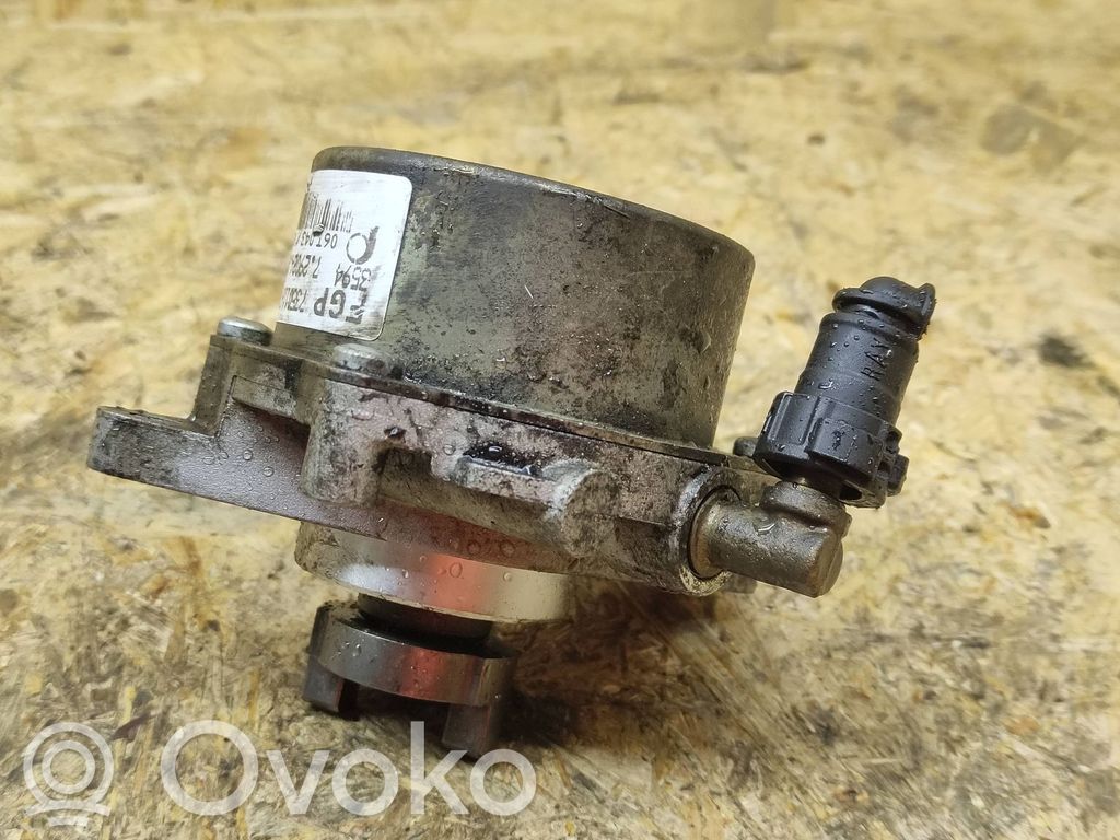 Opel Corsa C Vacuum pump 
