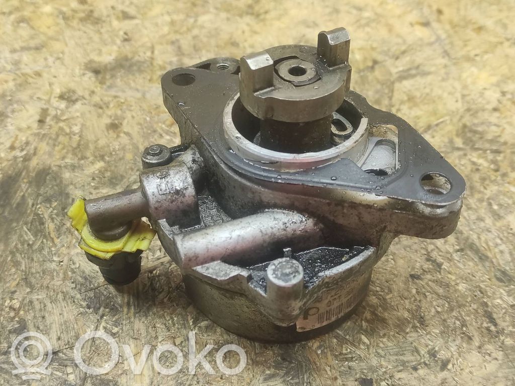 Opel Combo C Vacuum pump 