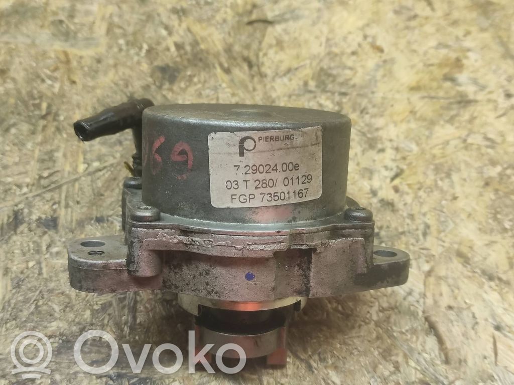 Opel Combo C Vacuum pump 