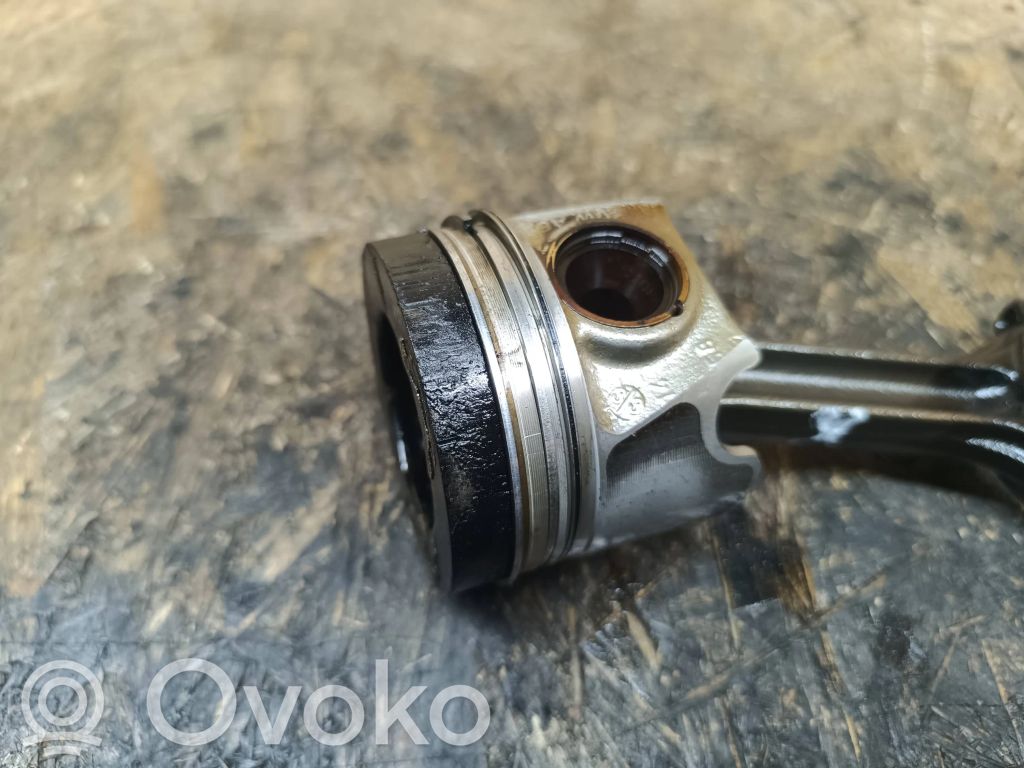 Volkswagen Golf VII Piston 