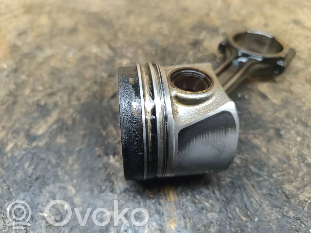 Volkswagen Golf VII Piston 