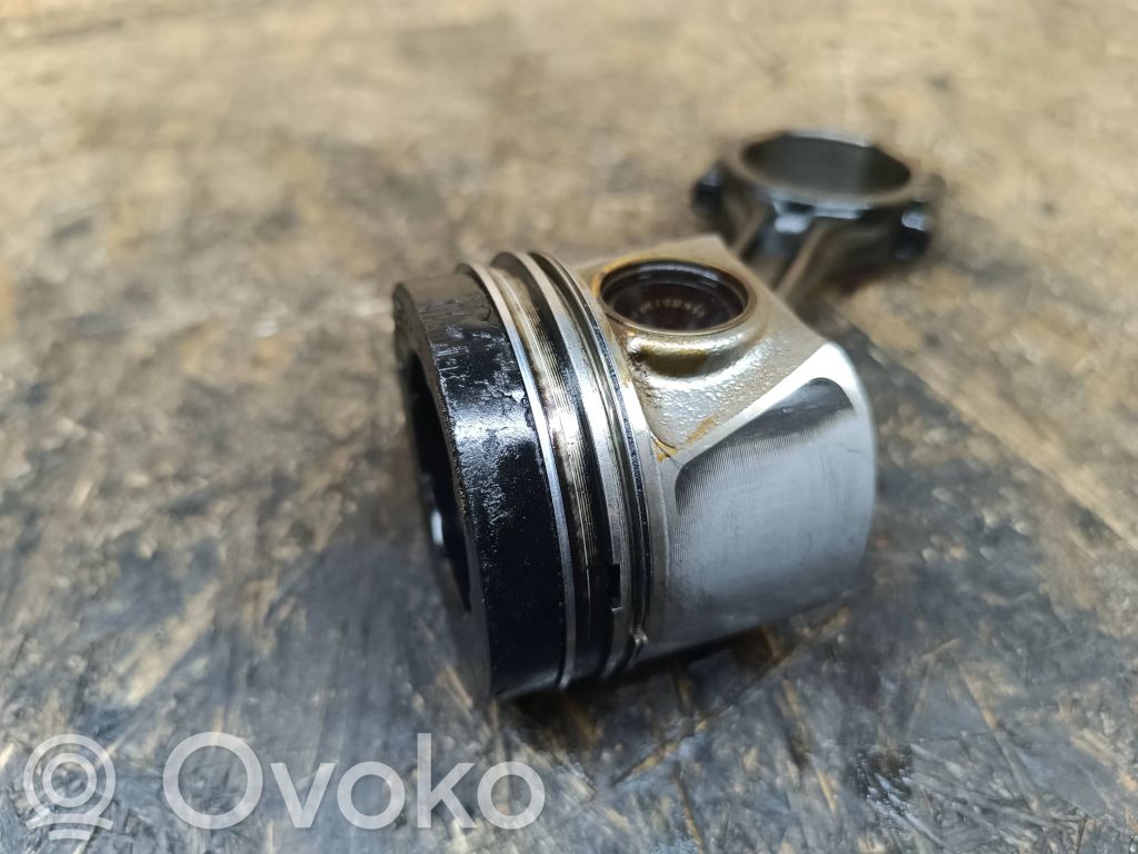 Volkswagen Golf VII Piston 