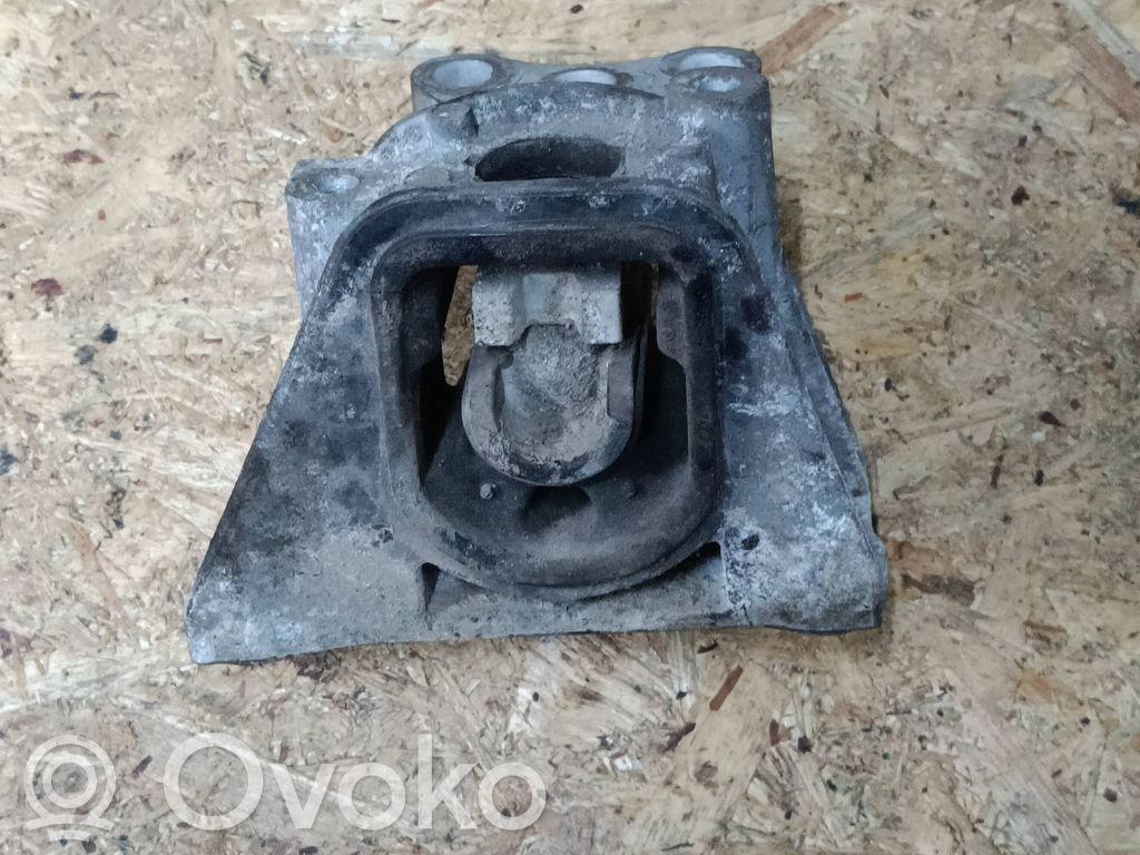 Honda Civic Engine mount bracket 