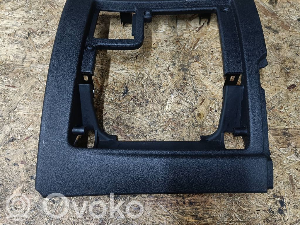 Peugeot 407 Kita salono detalė 