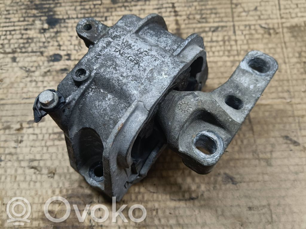 Skoda Yeti (5L) Engine mount bracket 