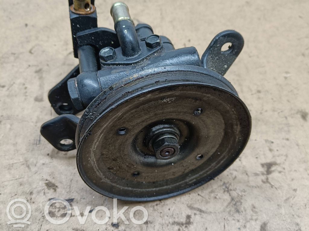 Nissan Terrano Ohjaustehostimen pumppu 