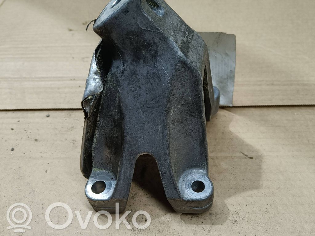 Audi A4 S4 B8 8K Engine mounting bracket 