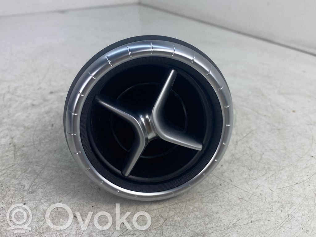 Mercedes-Benz CLA C117 X117 W117 Dysze / Kratki środkowego nawiewu deski rozdzielczej 