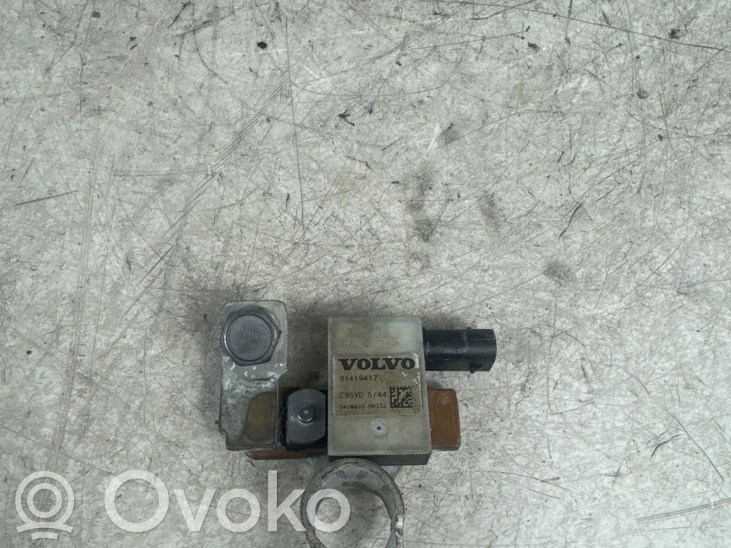 Volvo V40 Maakaapeli, akku 