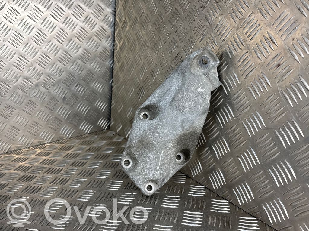 BMW X3 F25 Engine mounting bracket 