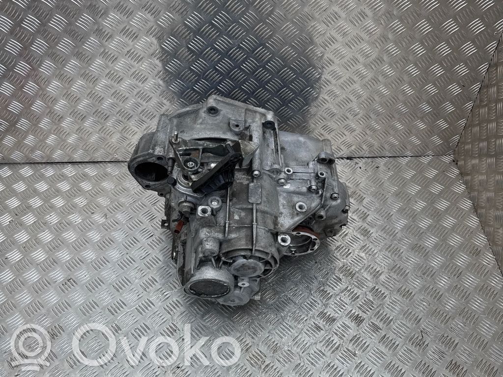 Volkswagen PASSAT B6 Manual 6 speed gearbox 