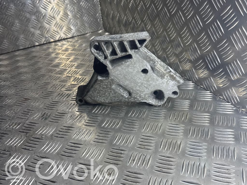 Volkswagen Golf VI Engine mounting bracket 