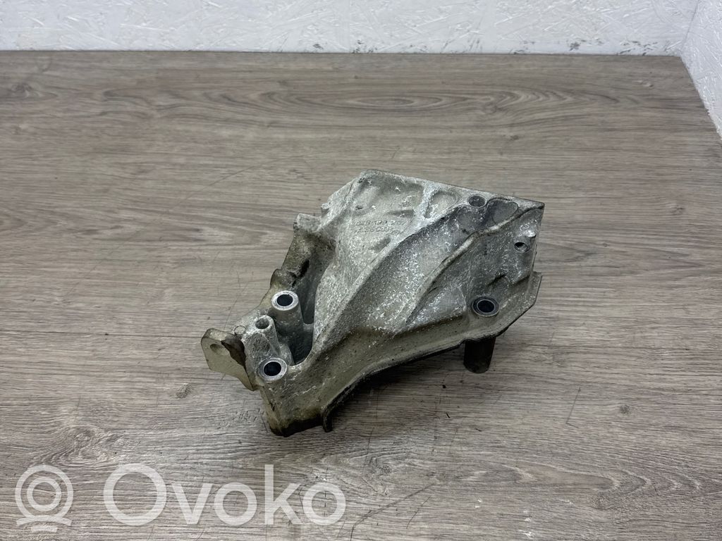 Volkswagen Polo V 6R Engine mounting bracket 
