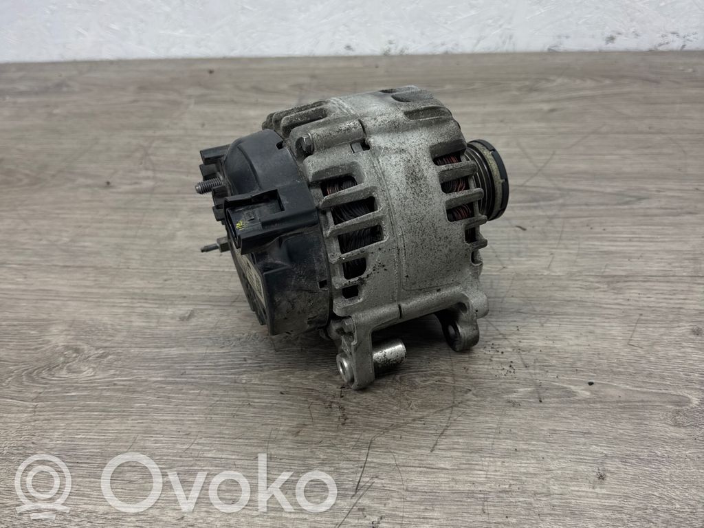 Volkswagen PASSAT B7 Alternator 