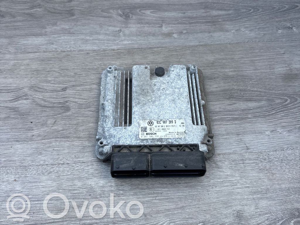 Volkswagen PASSAT B7 Engine control unit/module 