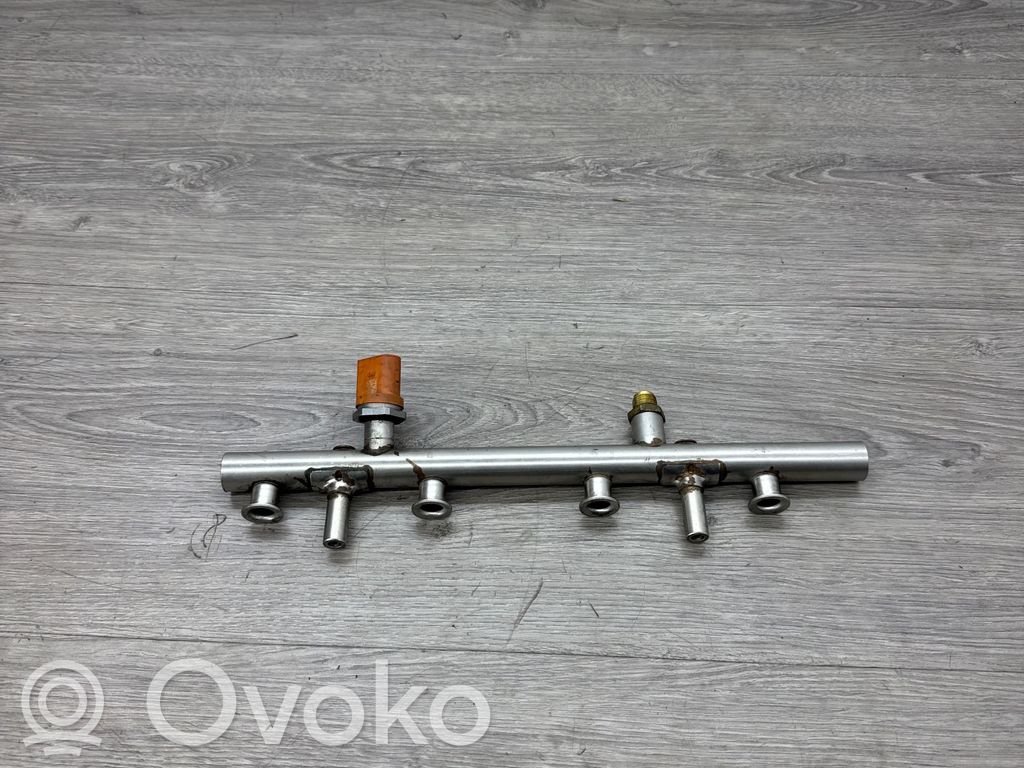 Audi A4 S4 B8 8K Rampă alimentare injectoare 