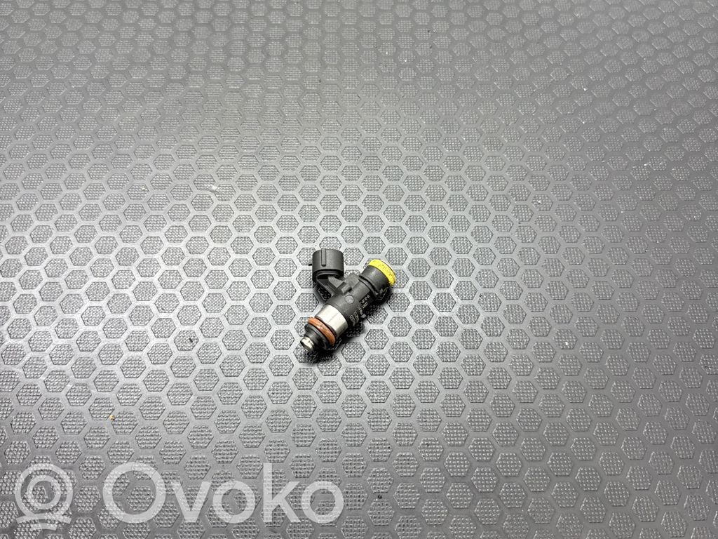 Volkswagen PASSAT B7 Polttoainesuutin 