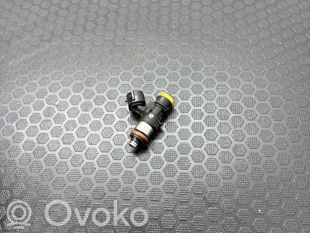 Volkswagen PASSAT B7 Polttoainesuutin 