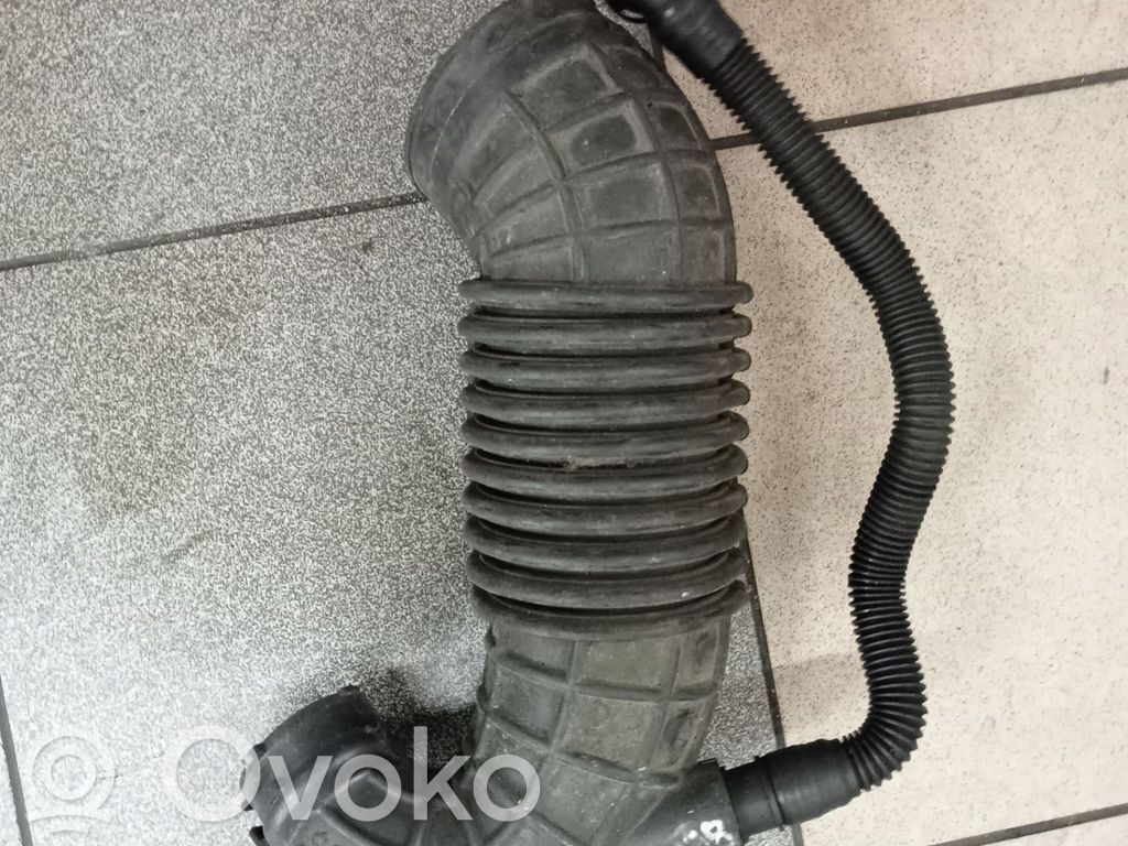 Audi A4 S4 B7 8E 8H Einzelteil Lufteinlasskanal 