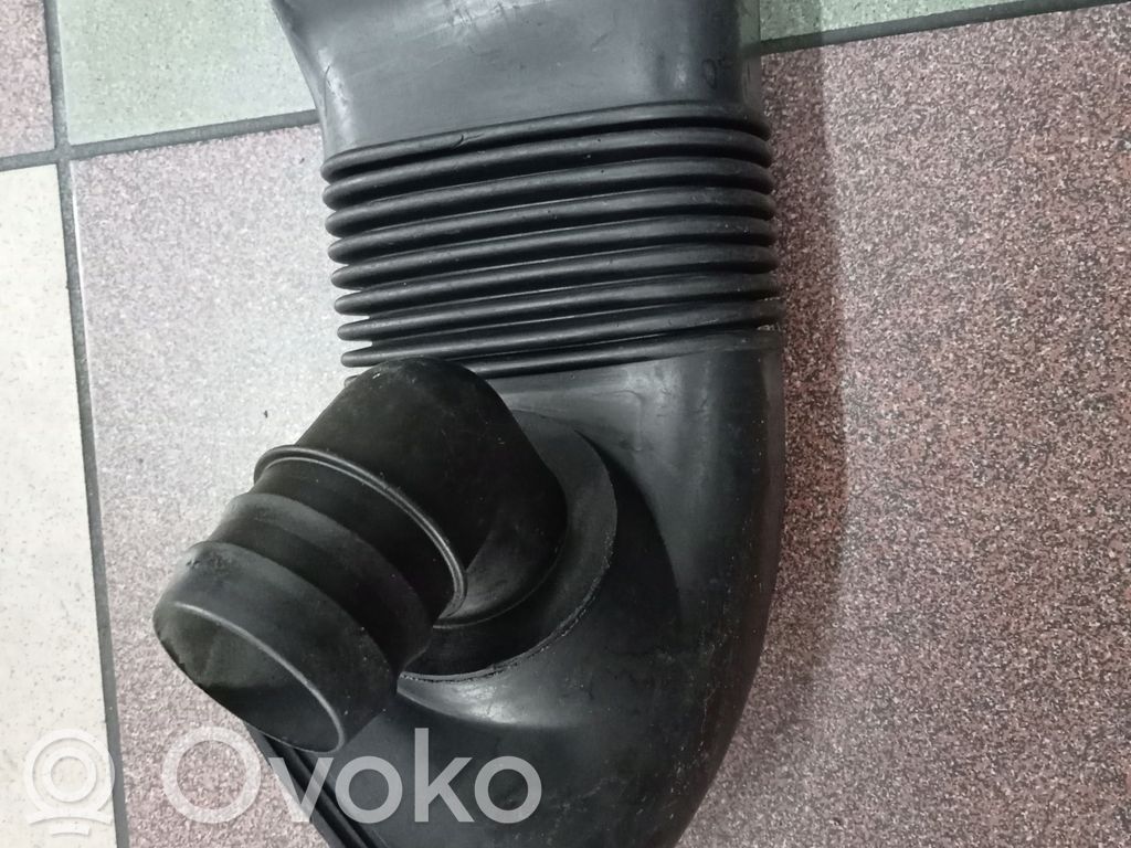 BMW 5 E39 Ilmanoton kanavan osa 