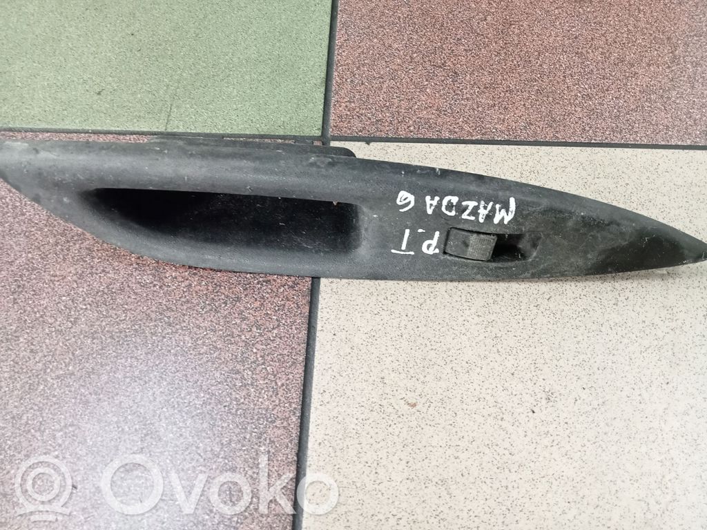 Tailgate/trunk/boot open switch   GJ6A685L6