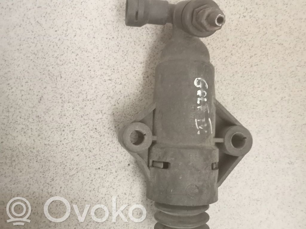 Volkswagen PASSAT B6 Kytkimen apusylinteri 